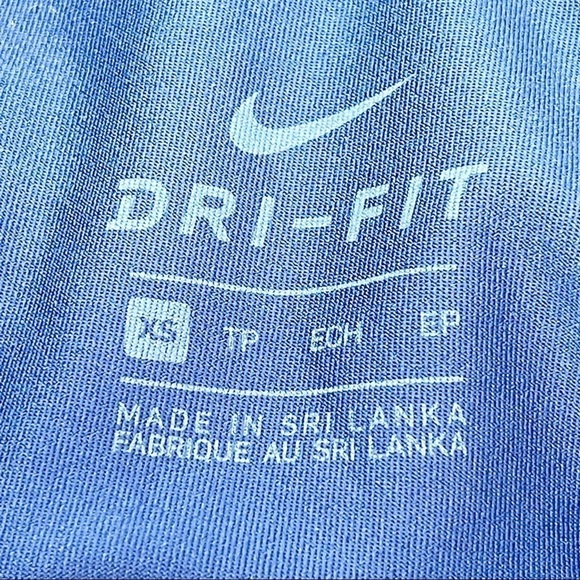 NIKE PRO DRI-FIT Linear Rain Printed Capri Tights - Picture 7 of 7